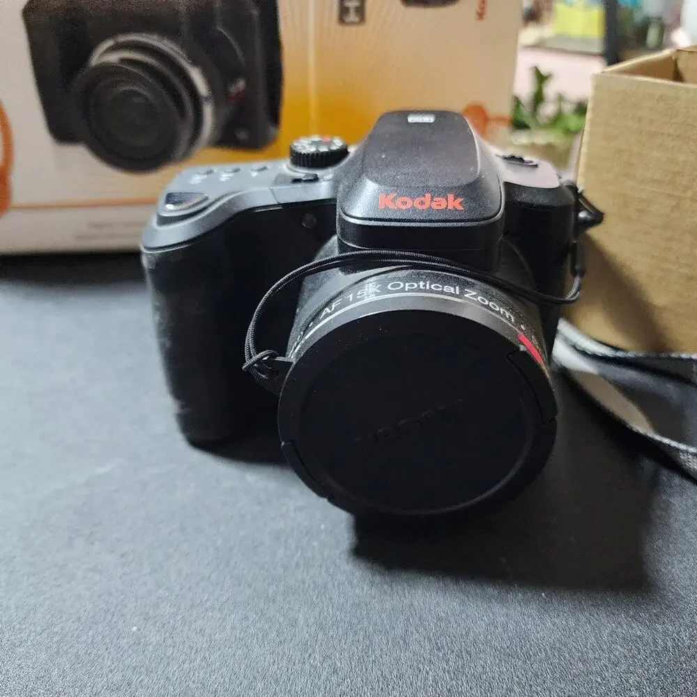 KODAK EUC EASY SHARE Z1015 IS DIGITAL CAMERA 10MP